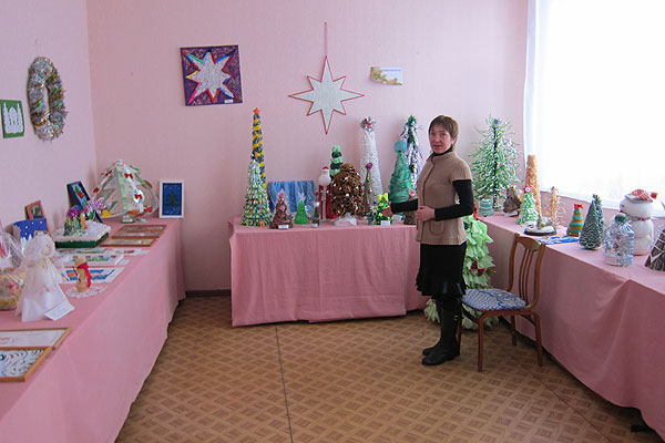 Детские новогодние выставки открылись в центре детей и молодежи