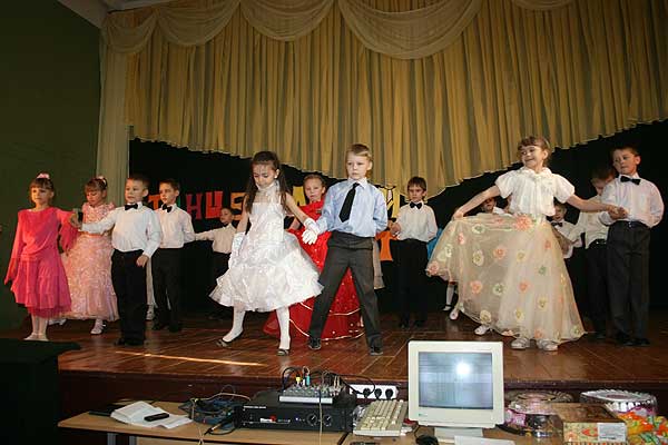 Юные танцоры соревновались в районной гимназии (+фото)