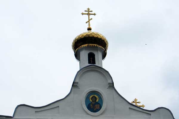 На Свято-Покровском храме установлена мозаичная икона