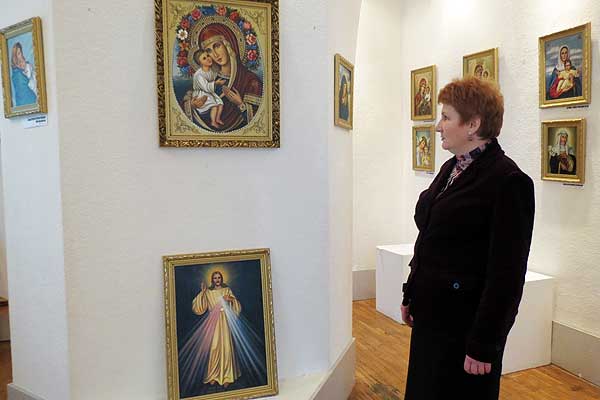 В Толочине открылась выставка христианской живописи