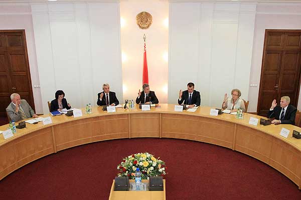 ЦИК Беларуси завершил регистрацию инициативных групп