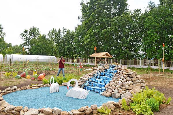 Инициативы воплощаются в проект и преобразуют землю: в Толочине принята агроэкоусадьба, созданная на базе средней школы №2 (+фото)