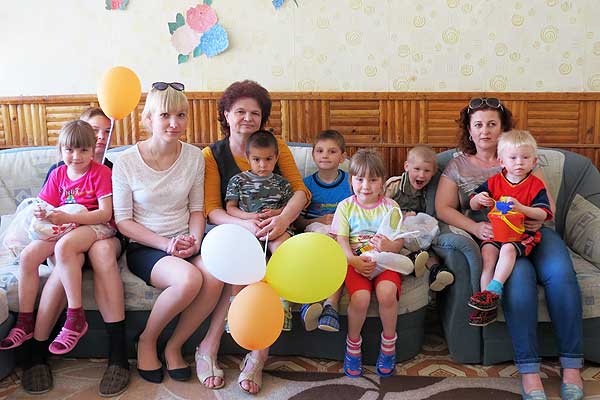 Беларусбанк: с подарками к детям