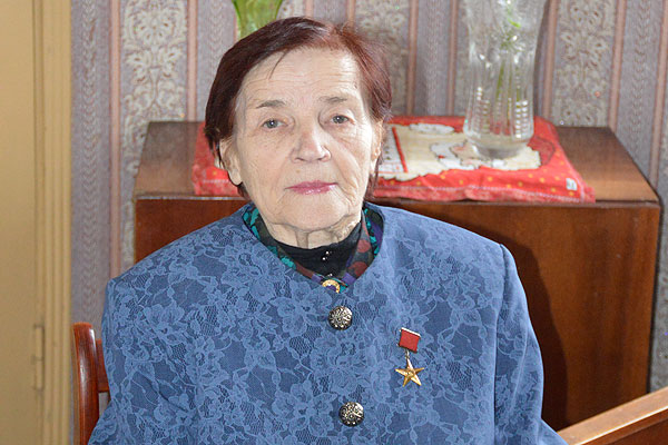 “Судьбы моей простое полотно…”: Герой Социалистического Труда Лидия Наумова из Толочина отмечает сегодня 85-летний юбилей