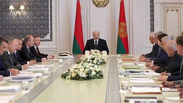 Тема недели: Лукашенко провел совещание по актуальным вопросам социально-экономического развития