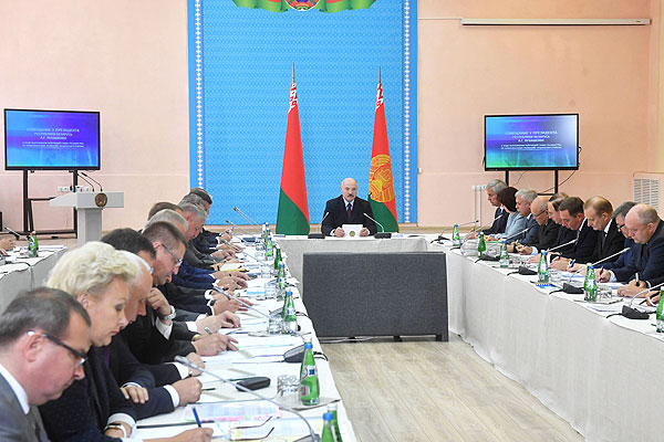 Тема недели: Лукашенко требует неукоснительного выполнения его поручений