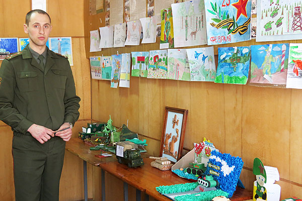 “Рисуют мальчики войну…”: в Толочине подведены итоги районного этапа областного конкурса детских рисунков и поделок “Армия глазами детей”