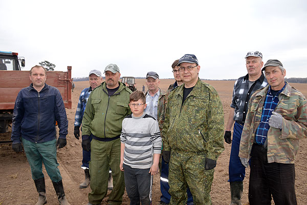 Настоящий праздник труда: более семи тысяч человек приняли участие в субботнике в Толочинском районе (+фото)