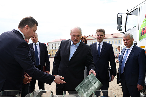Тема недели: расставить точки над «і» в вопросах ЖКХ — Лукашенко приехал в Полоцк