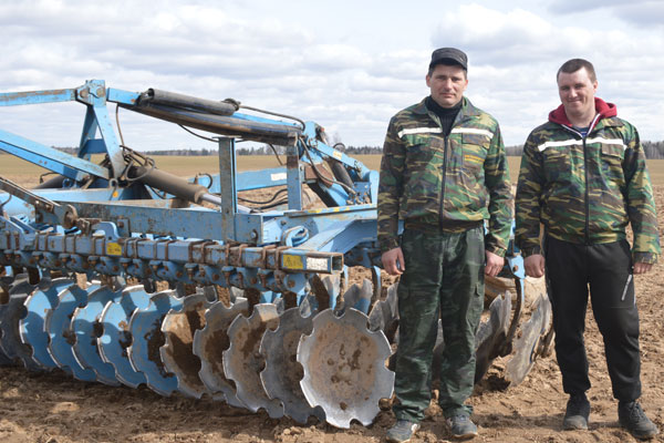 Весенне-полевые работы разворачиваются на полях Толочинского консервного завода