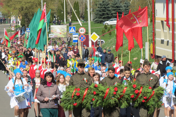 В Толочине состоялись митинги и шествие, посвящённые Дню Победы (+фото)