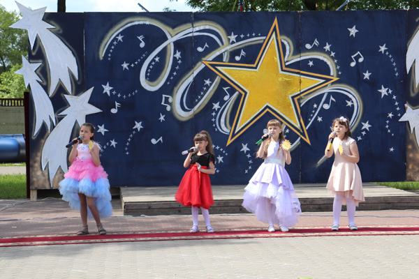 В Толочине состоялся праздник «Должны смеяться дети и в безопасном мире жить!» (+фото)