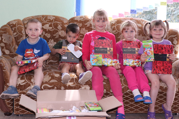 Профсоюзы агропромышленного комплекса Толочинского района помогают собрать детей в школу