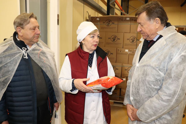 Управляющий делами Президента Беларуси Валерий Иванов посетил консервный завод в Толочине