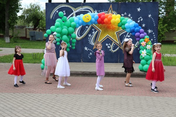 Море позитива и веселья подарил праздник для детей в Толочине (+фото)