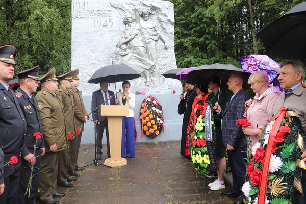 Память жертв Великой Отечественной войны почтили в Толочине (+фото)
