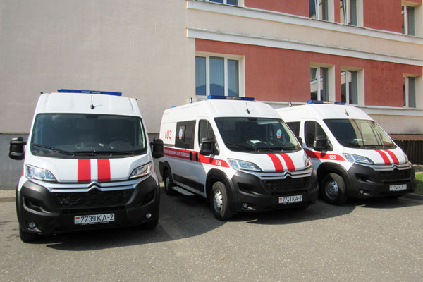 В Толочинский район переданы три новые специализированные машины скорой медицинской помощи (+фото)
