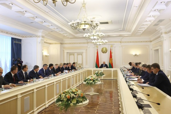Тема недели: Лукашенко провел совещание с руководством Совмина