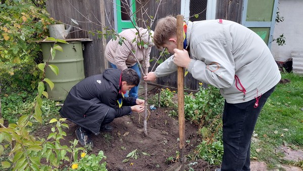 Ребята из Белорусской молодёжной общественной организации спасателей-пожарных оказали шефскую помощь пожилым людям (+фото)