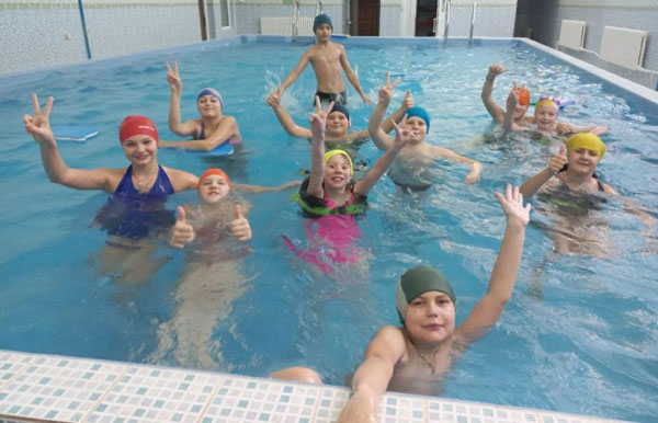 Наградой за победу в соревновании по сбору макулатуры для толочинских школьников стала поездка в бассейн