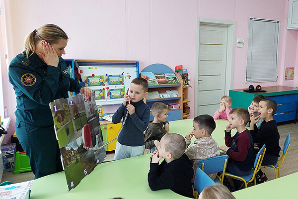 Инспектор РОЧС встретилась с воспитанниками детского сада