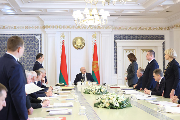 Тема недели: Лукашенко провел расширенное совещание с руководством Совмина