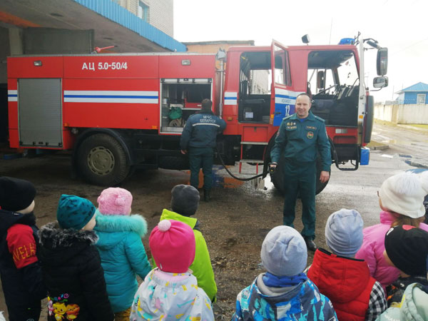 Кохановские дошкольники познакомились с профессией пожарного