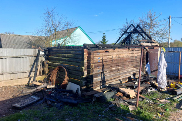 Огнем повреждена баня в Озерцах