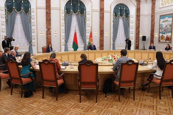 Тема недели: Лукашенко провел встречу с представителями зарубежных и белорусских СМИ