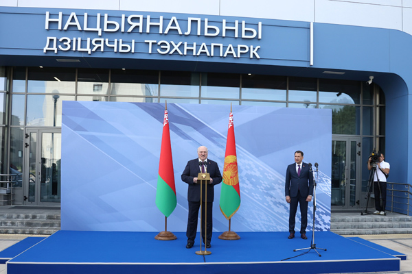 Тема недели: Лукашенко в День знаний посетил Национальный детский технопарк