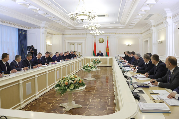 Тема недели: Вопросы ценообразования обсудили на совещании у Лукашенко