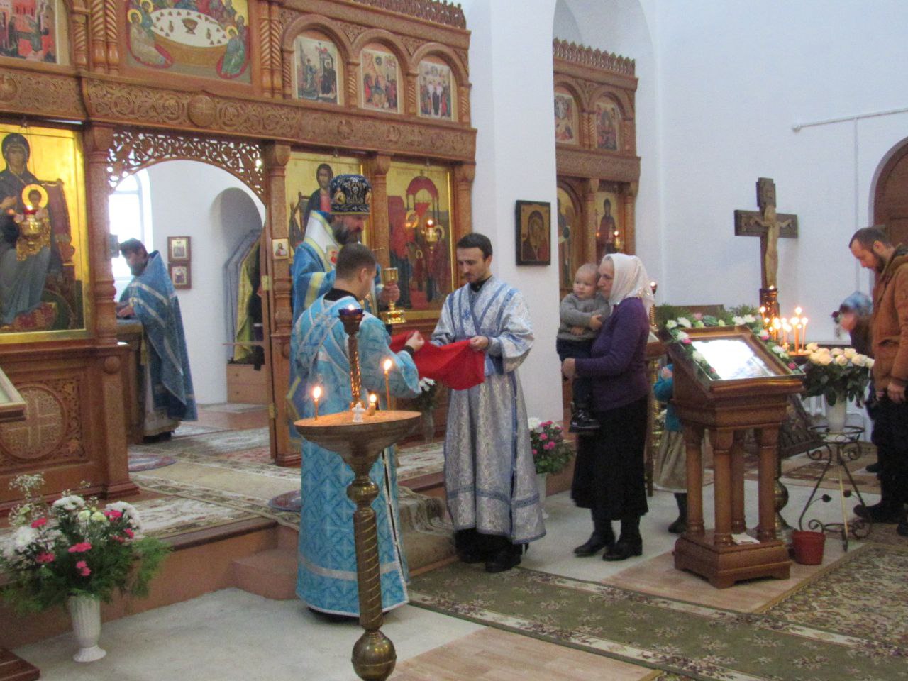 Епископ Евсевий совершил литургию в Свято-Введенском храме в Толочине