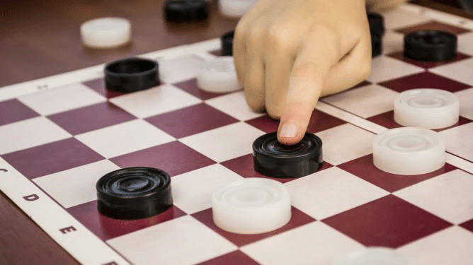 В турнире по русским шашкам в Круглом приняли участие любители этой игры Толочинского района