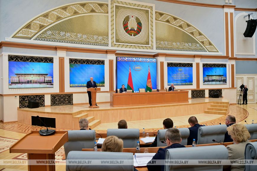 Тема недели: Лукашенко провел большое совещание по промышленности