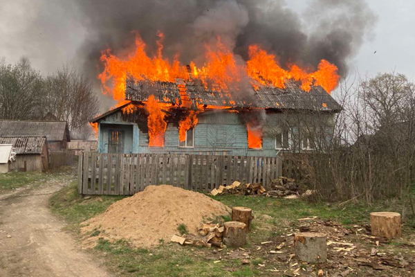В агрогородке Озерцы сгорел дом