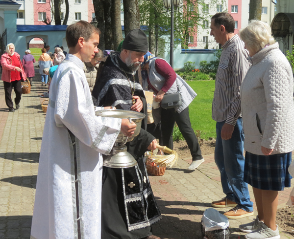 Православные верующие в Толочине встретили Светлое Христово Воскресение